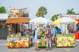 FOOD CART EXHIBITOR