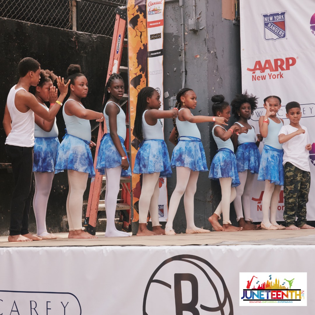 These talented little ones have wowed everyone as they dance their way to the stage! 😍