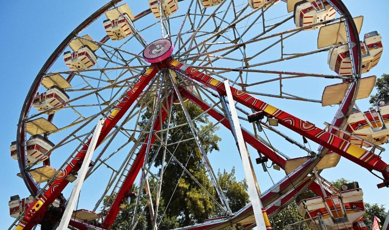 Giant Ferris Wheel