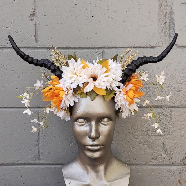 Small antelope horn and light floral daisy headdress