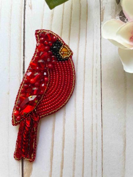 Red cardinal bird brooch picture