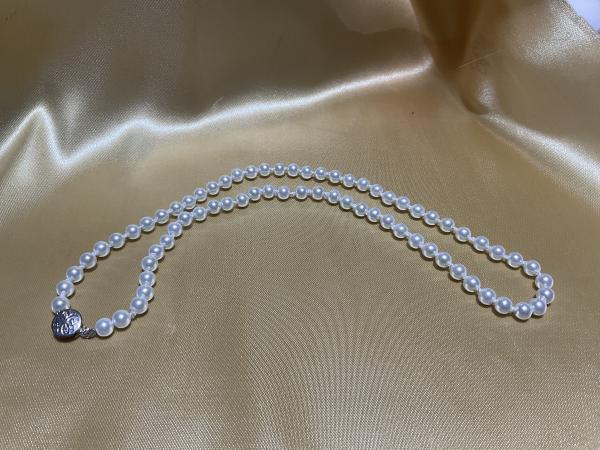 Set of Pearls - White picture