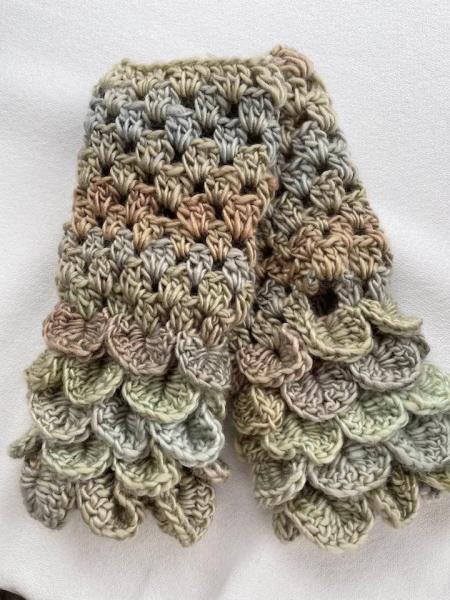 Dragonscale Fingerless Gloves