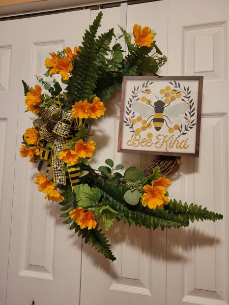 Bee Kind Bee Wreath