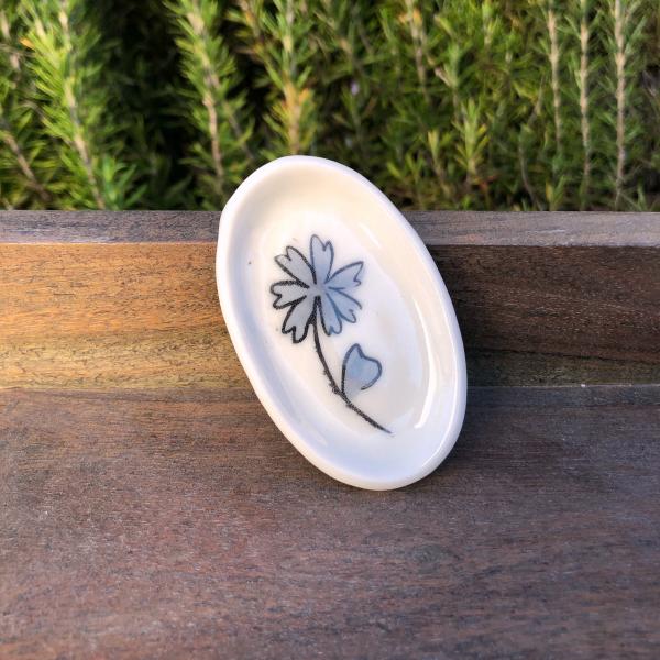 small clover flower dish picture
