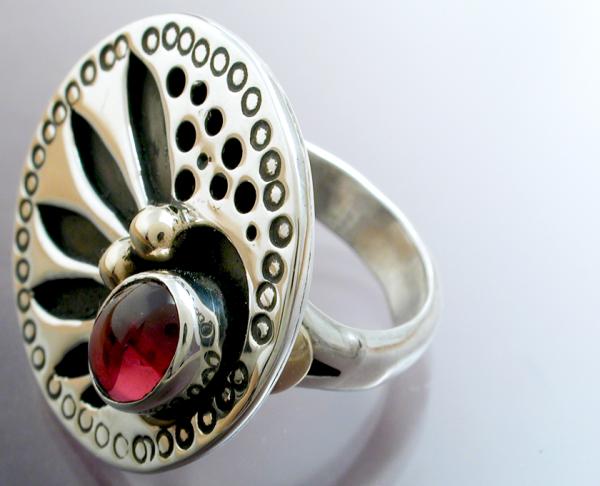 Circular Table Ring with Garnet picture