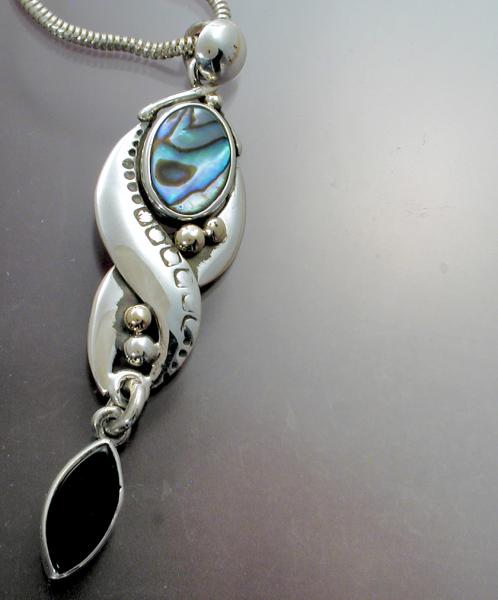 Abalone & Black onyx Pendant picture