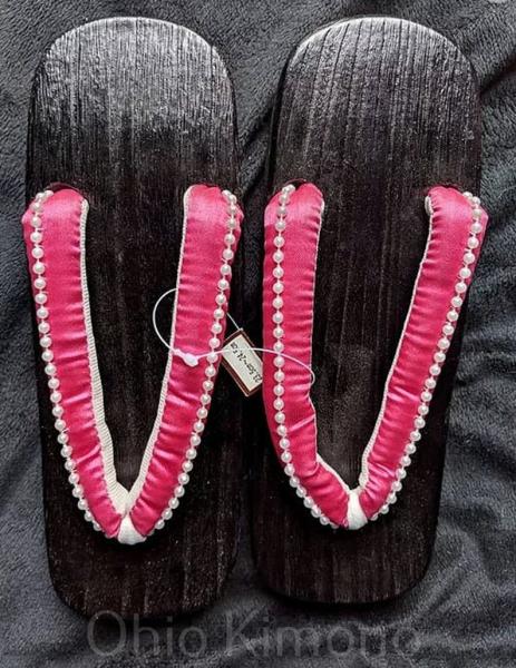 Black Geta With Pink Straps