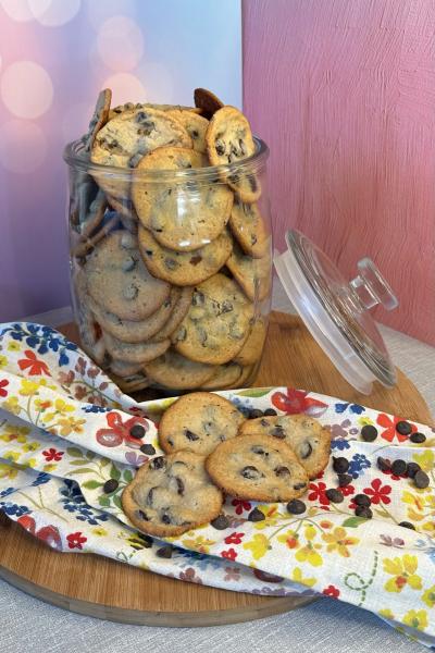 Keto Crispy Chewy Chocolate Chip Cookies