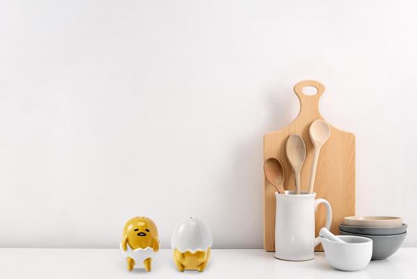 Gudetama The Lazy Egg Ceramic Salt and Pepper Shaker Set picture